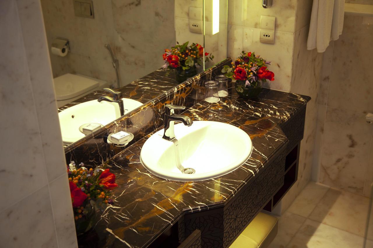 Bab Al Qasr Hotel